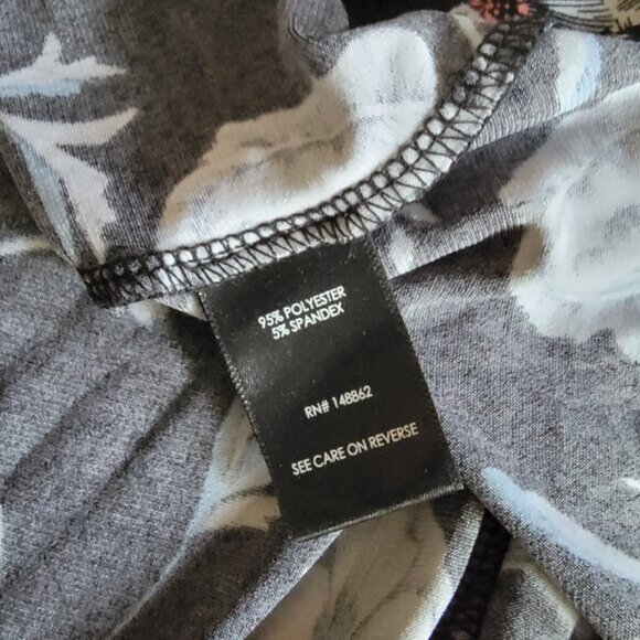 Torrid Black Floral Cold Shoulder Studio Knit Peplum Top Size 3 Office Casual - Picture 7 of 8